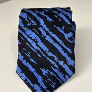 vitaliano pancaldi Elegant Blue Animal Print Men's Tie Silk